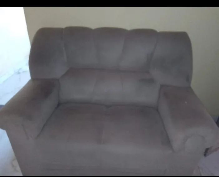 Vendo sofá 2 e 3 lugares e uma painel 