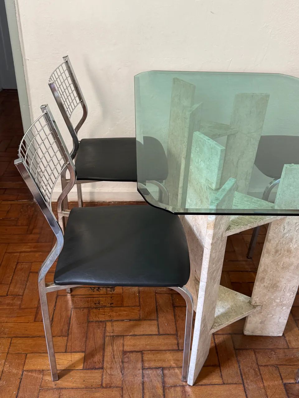 Vendo Mesa de Vidro com 4 cadeiras (Aceito Negociar) - Foto 3
