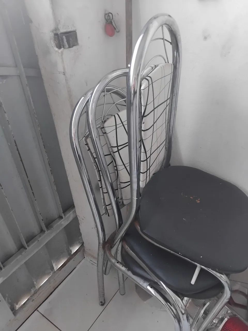 Vende se 4 cadeiras para reforma  - Foto 2