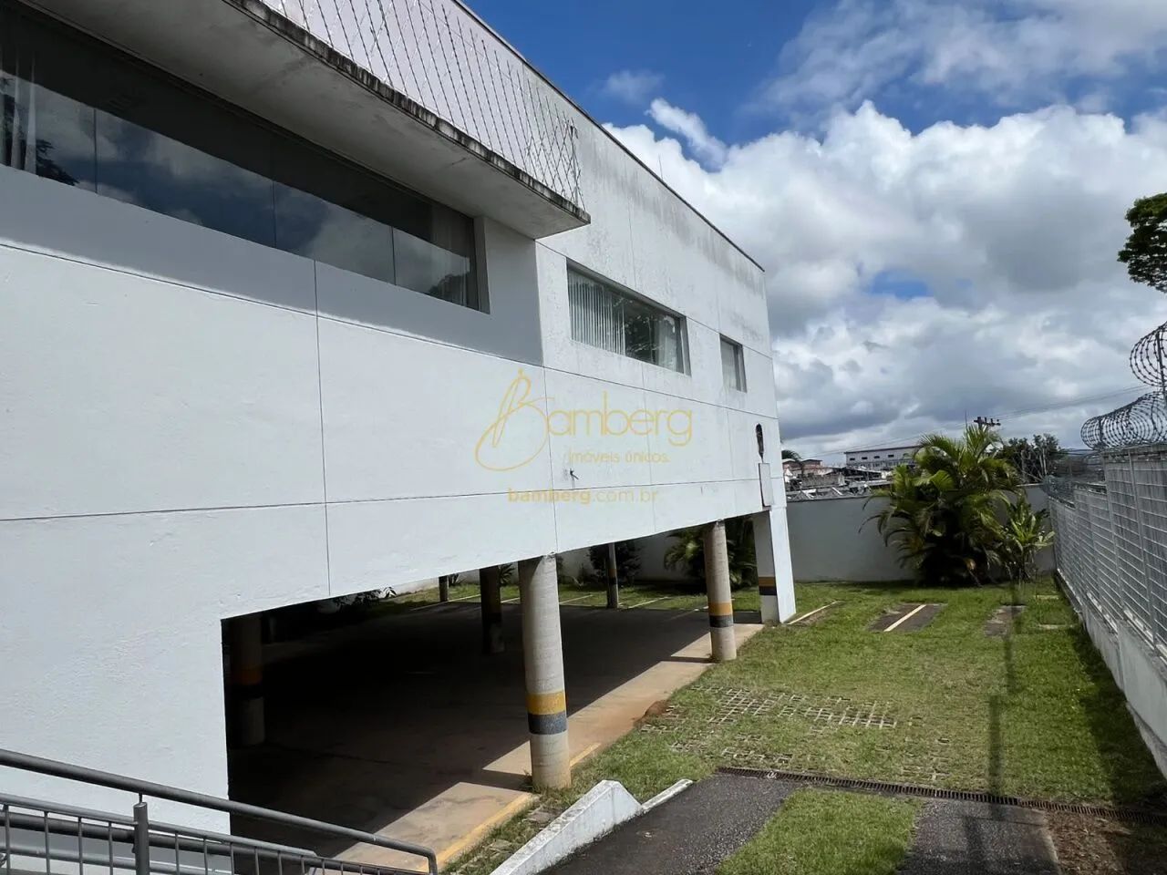 Imóvel comercial de esquina | 653 m² úteis | 12 vagas. - Foto 3