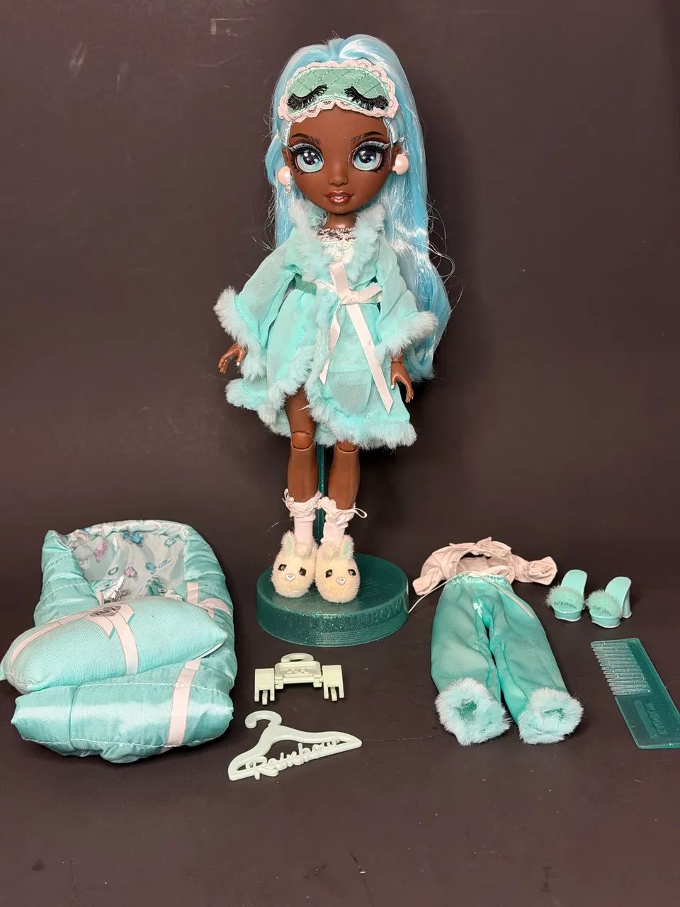 RAINBOW HIGH SLUMBER PARTY ROBIN STERLING