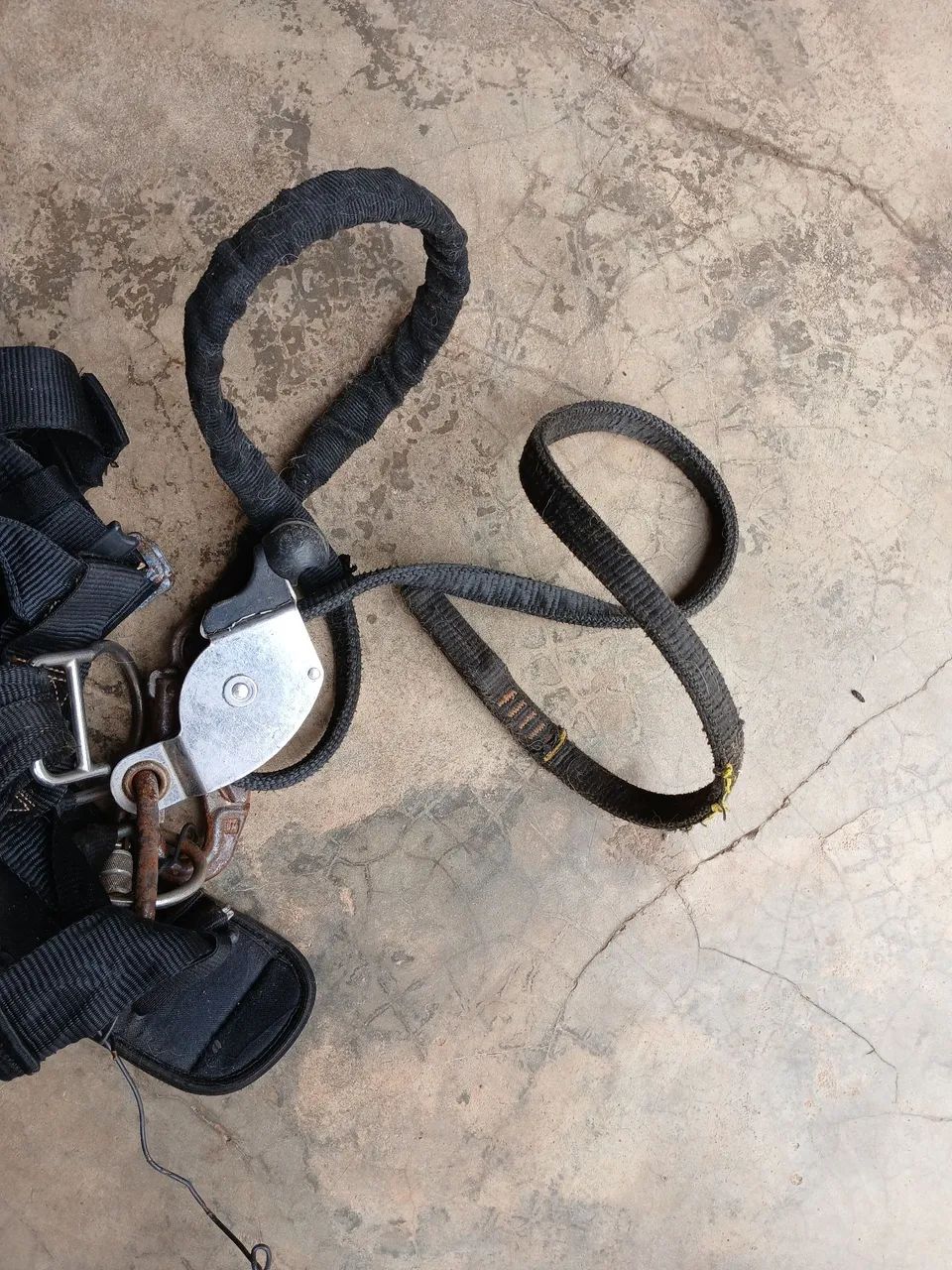 VENDE-SE UM CINTO SUSPENSÓRIO PARA ELETRICISTA/ TELECOM - Foto 4