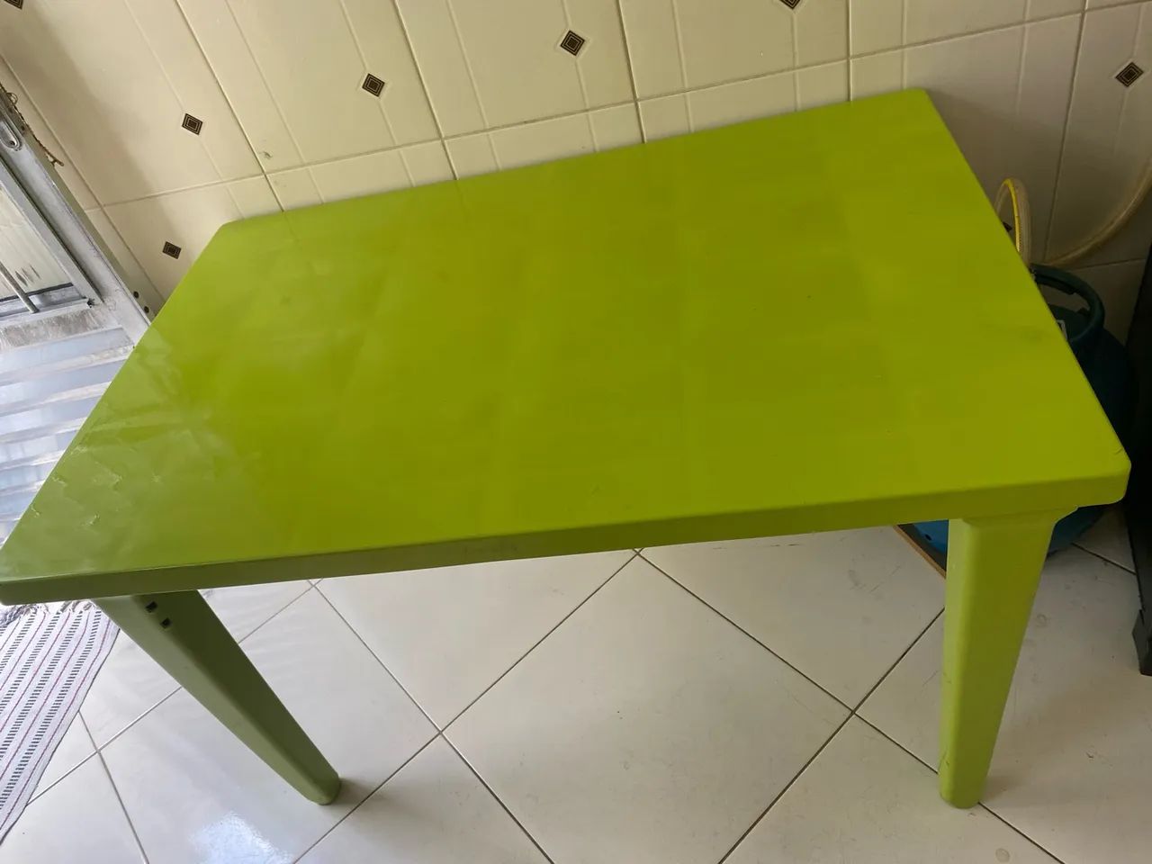Vendo mesa de plástico grande 