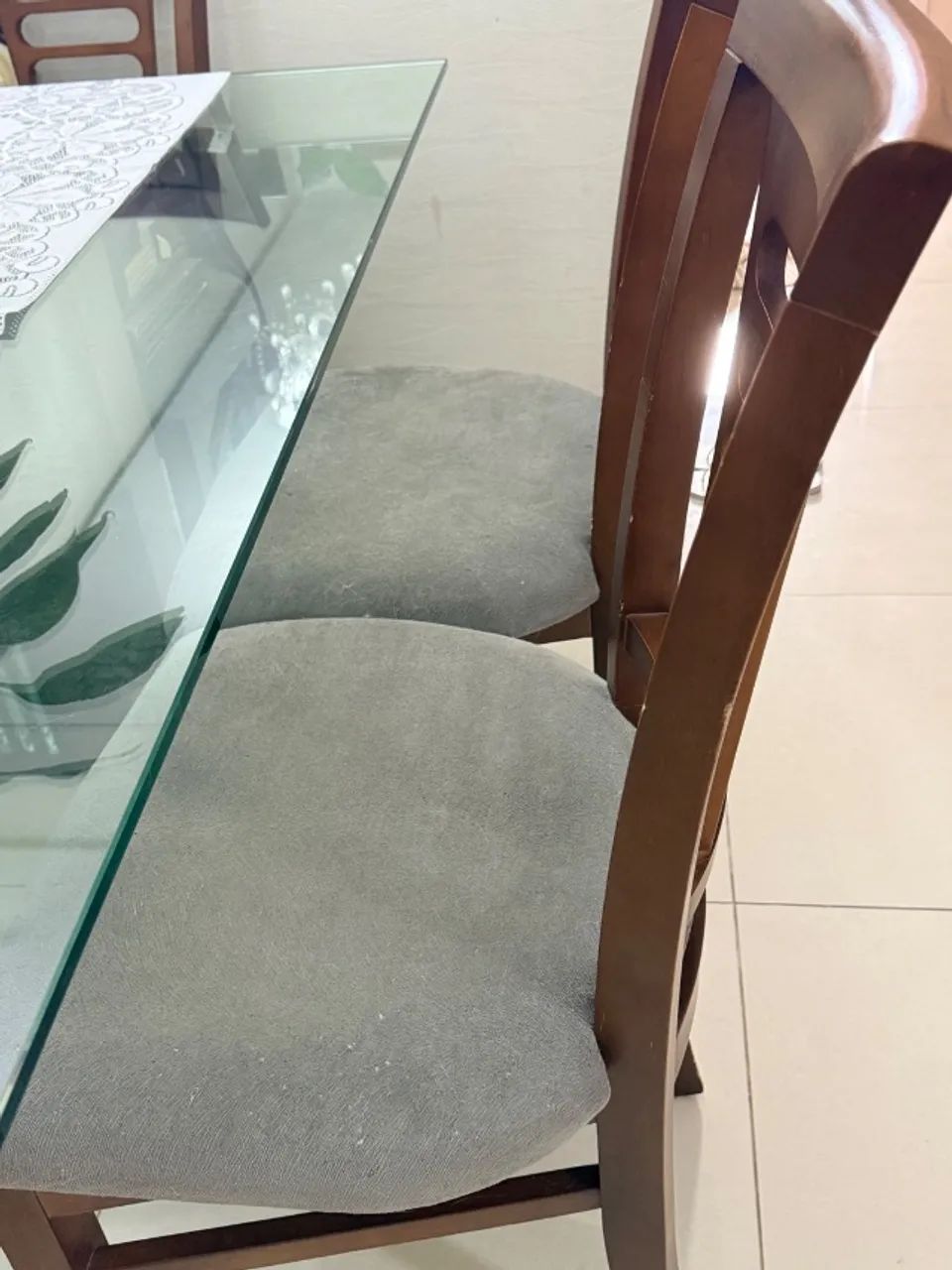 Mesa de jantar de madeira com 5 cadeiras - Foto 6