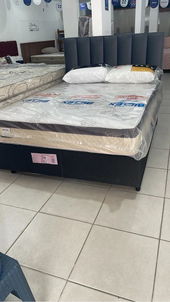 Colchão Queen novo de molas ensacadas 