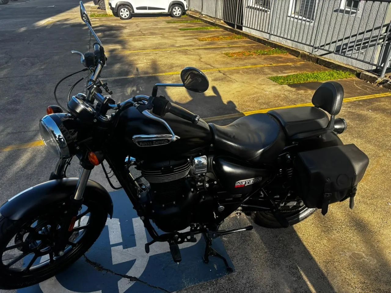 Royal Enfield Meteor 350 Stellar Black - Foto 2