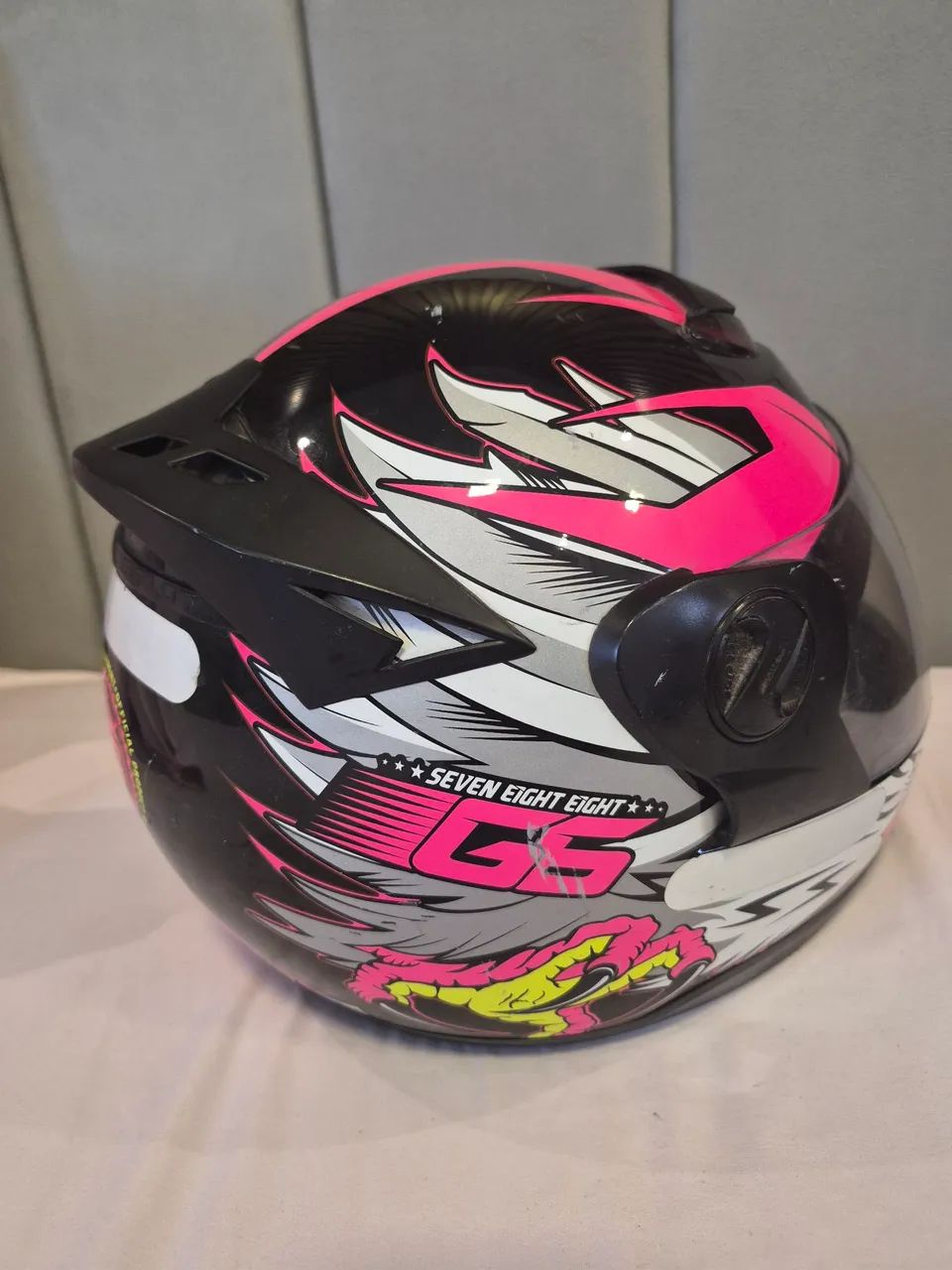 Capacete feminino número 58
