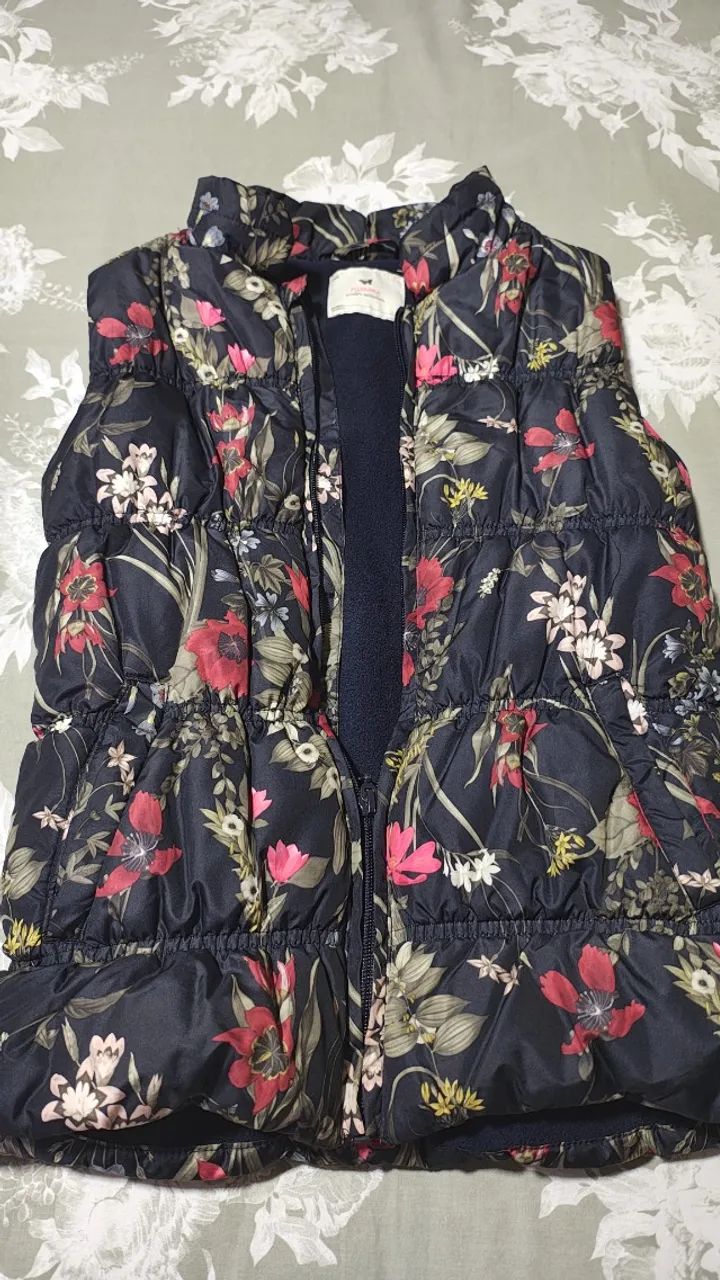 Black floral jacket/vest, waterproof exterior and flannel-lined interior, warm, for children.