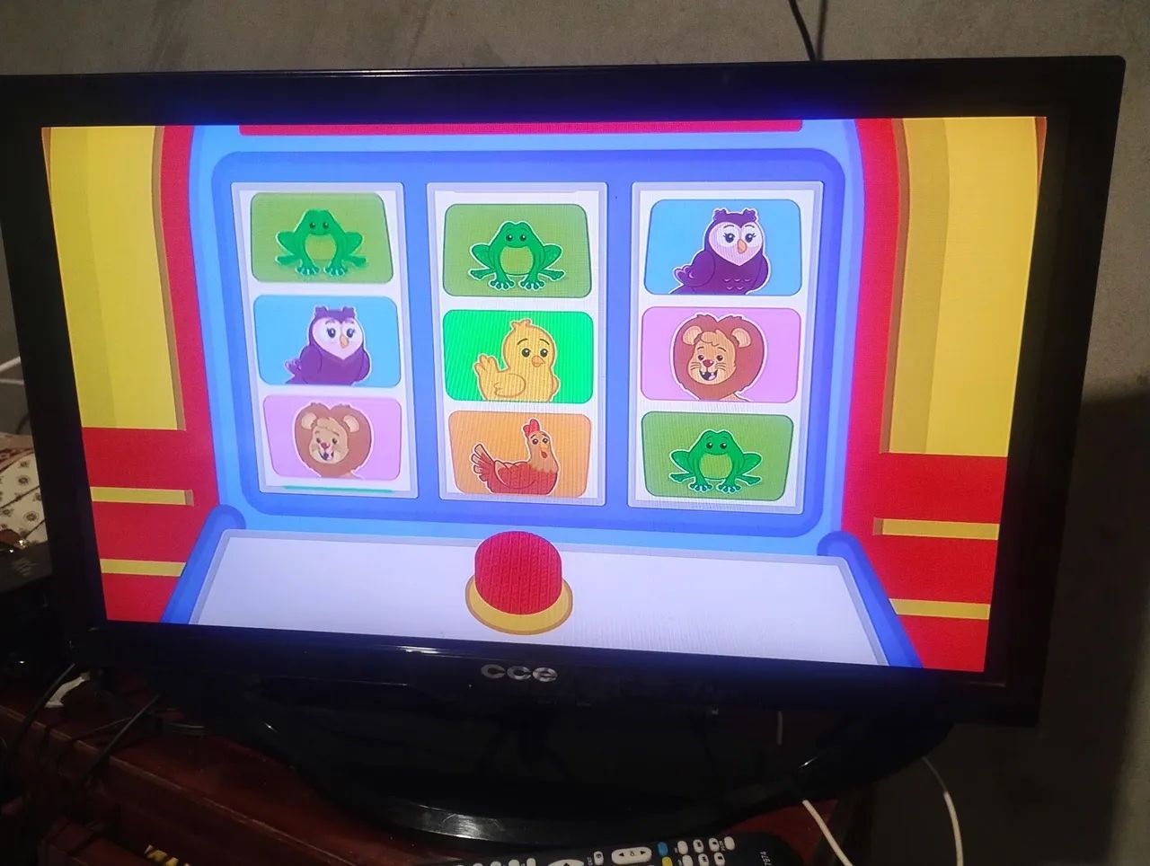 Tv CCE 24 com aparelho smart  - Foto 2