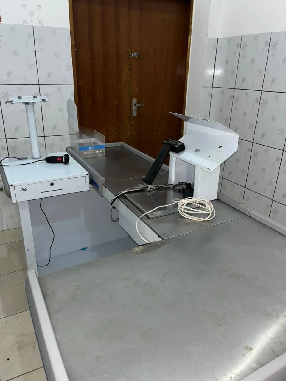 Balcão com balança de caixa  +  leitor móvel de código de barras 2800,00. - Foto 3