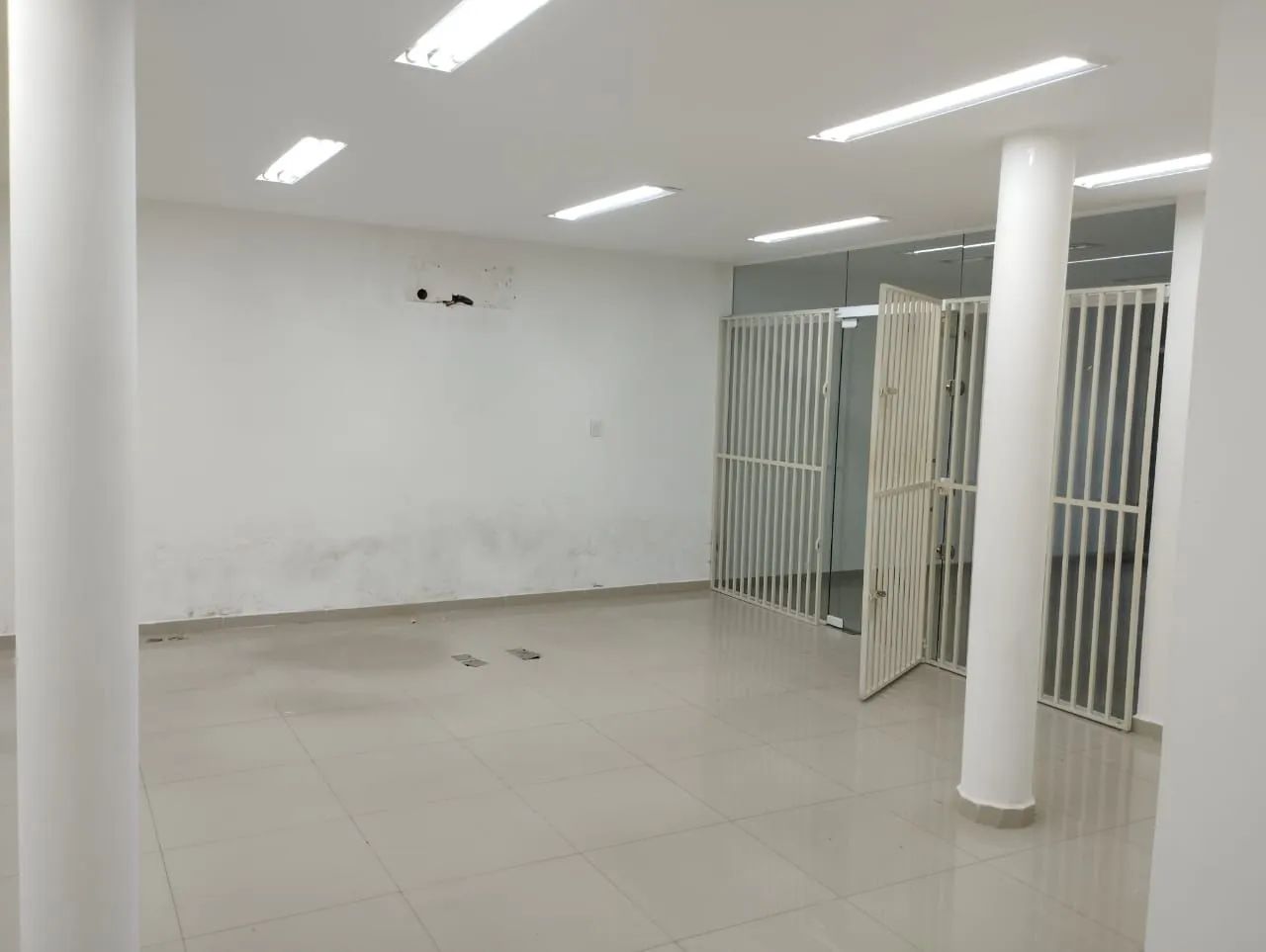 PREDIO COMERCIAL PARA LOCAÇÃO COM OTIMA LOCALIZAÇÃO NA PRINCIPAL DO GEISEL, COM UM SALÃO,  - Foto 4
