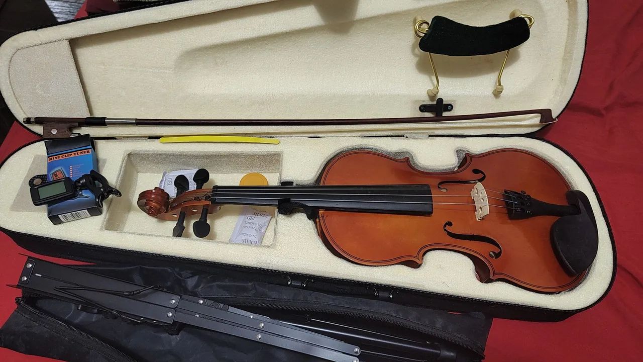Violino Clássico 4/4 com corpo em madeira