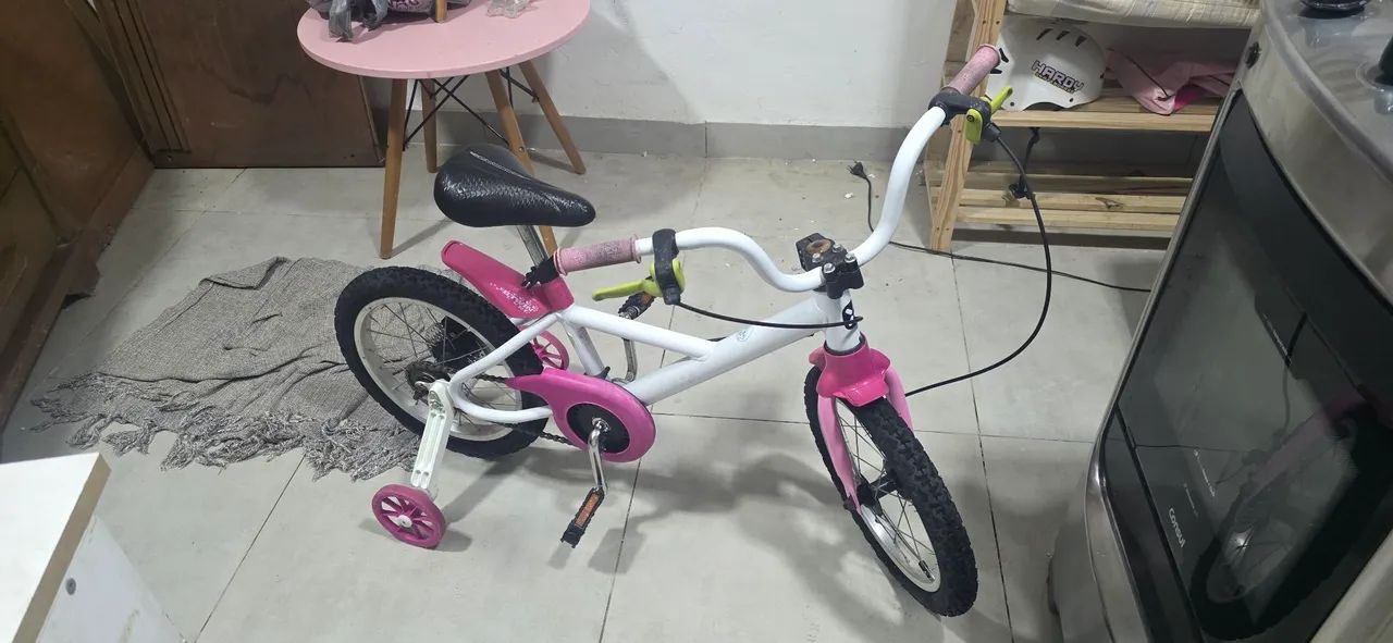 bicicleta infantil Btwin aro 16  branco e rosa - Foto 4