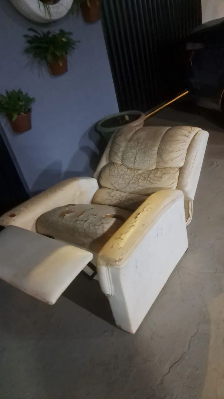 Vendo poltrona pra reforma  - Foto 2
