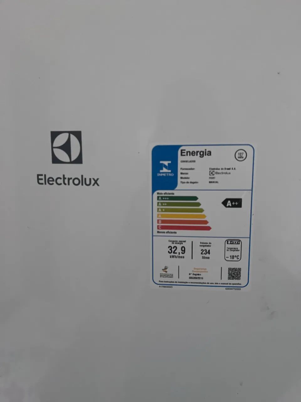 Freezer vertical eletrolux novíssimo