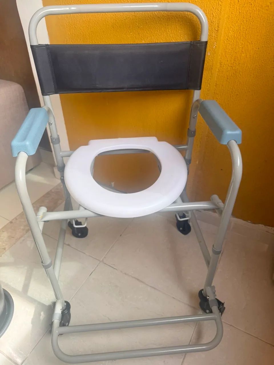 Cadeira de rodas para banho 