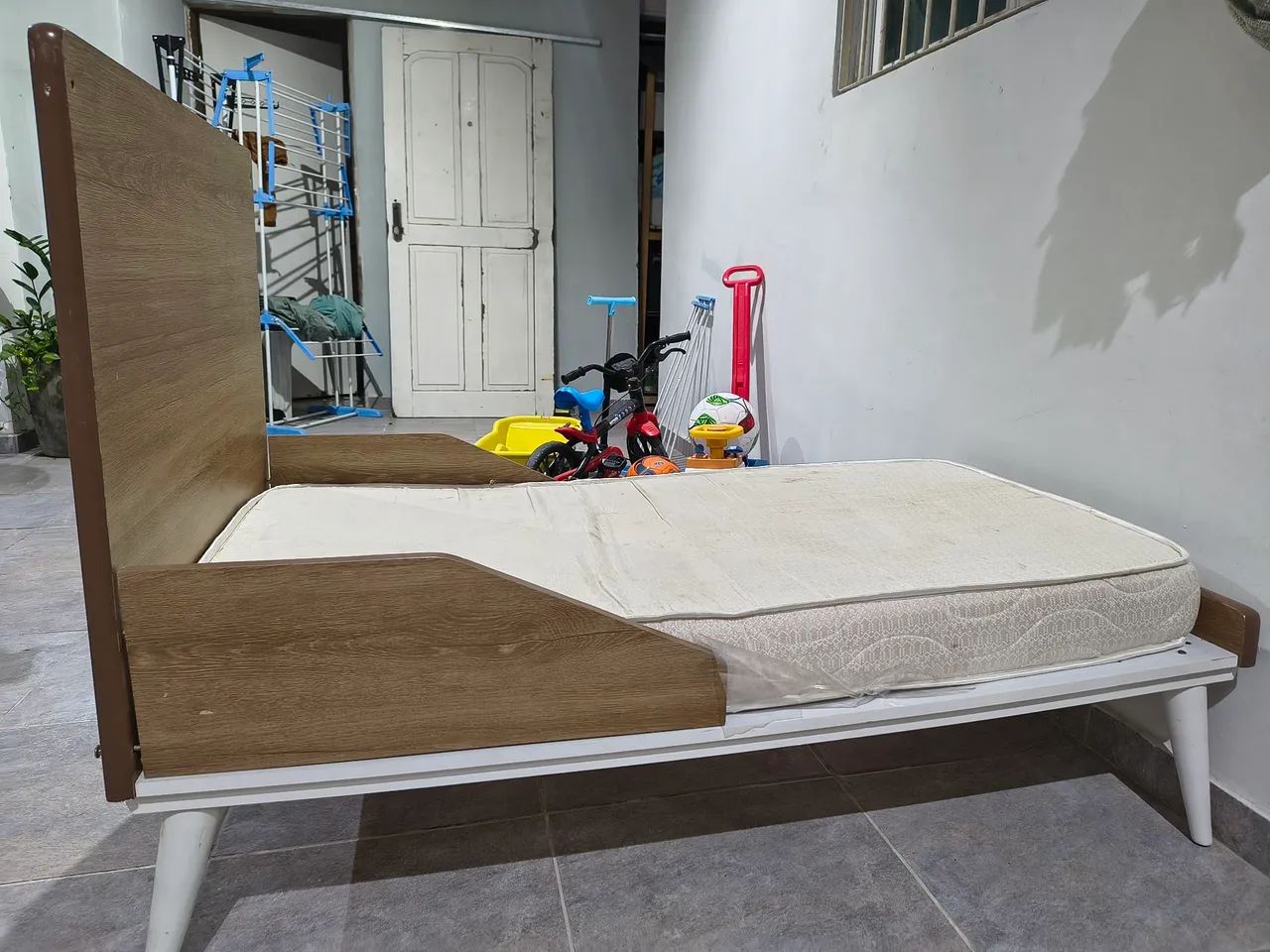 Berço/Cama San Remo retrô branco com freijo