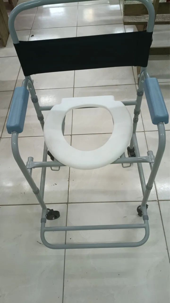 Cadeira de banho e sanitária 