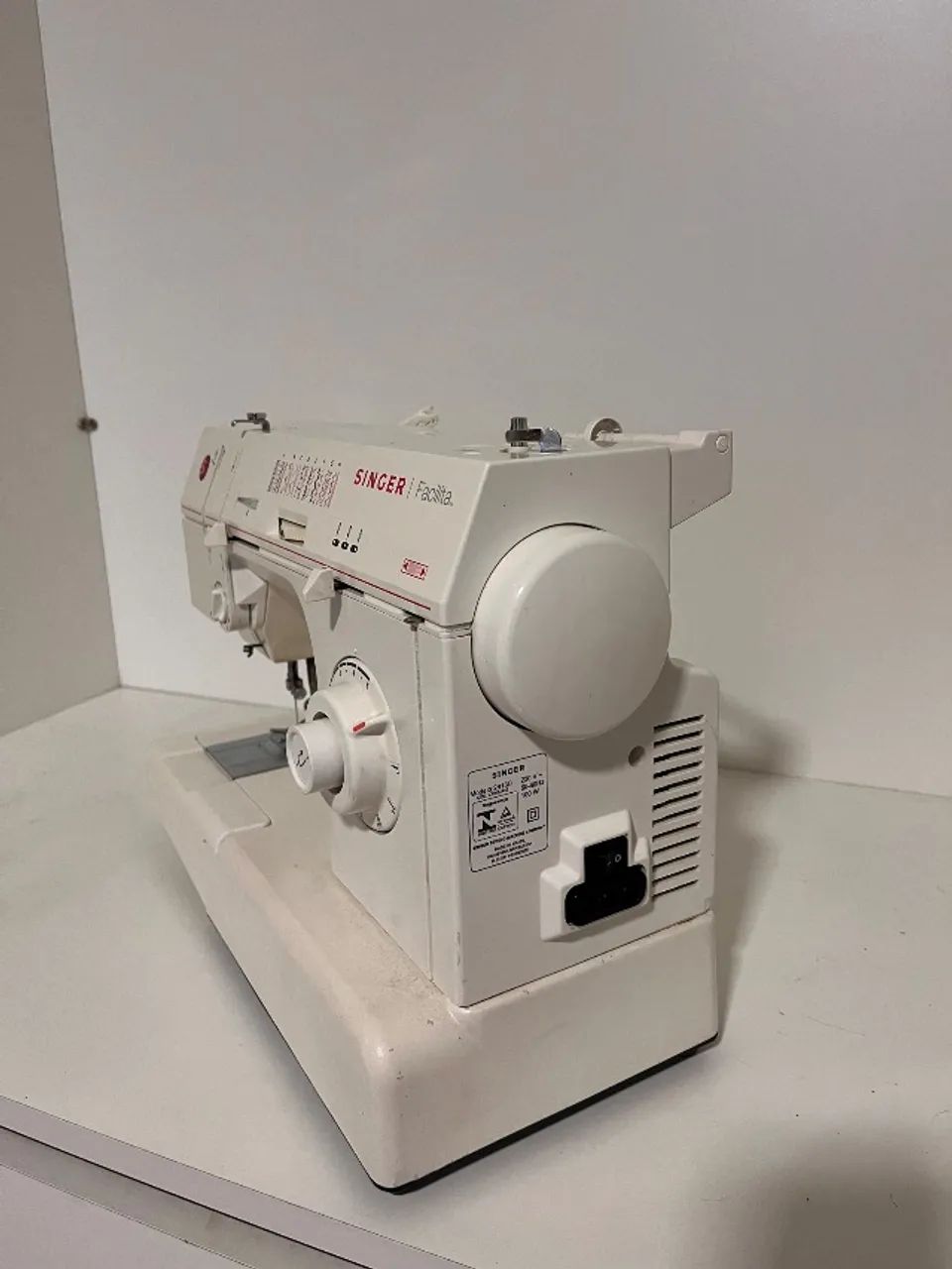 Máquina de costura seminova  - Foto 2