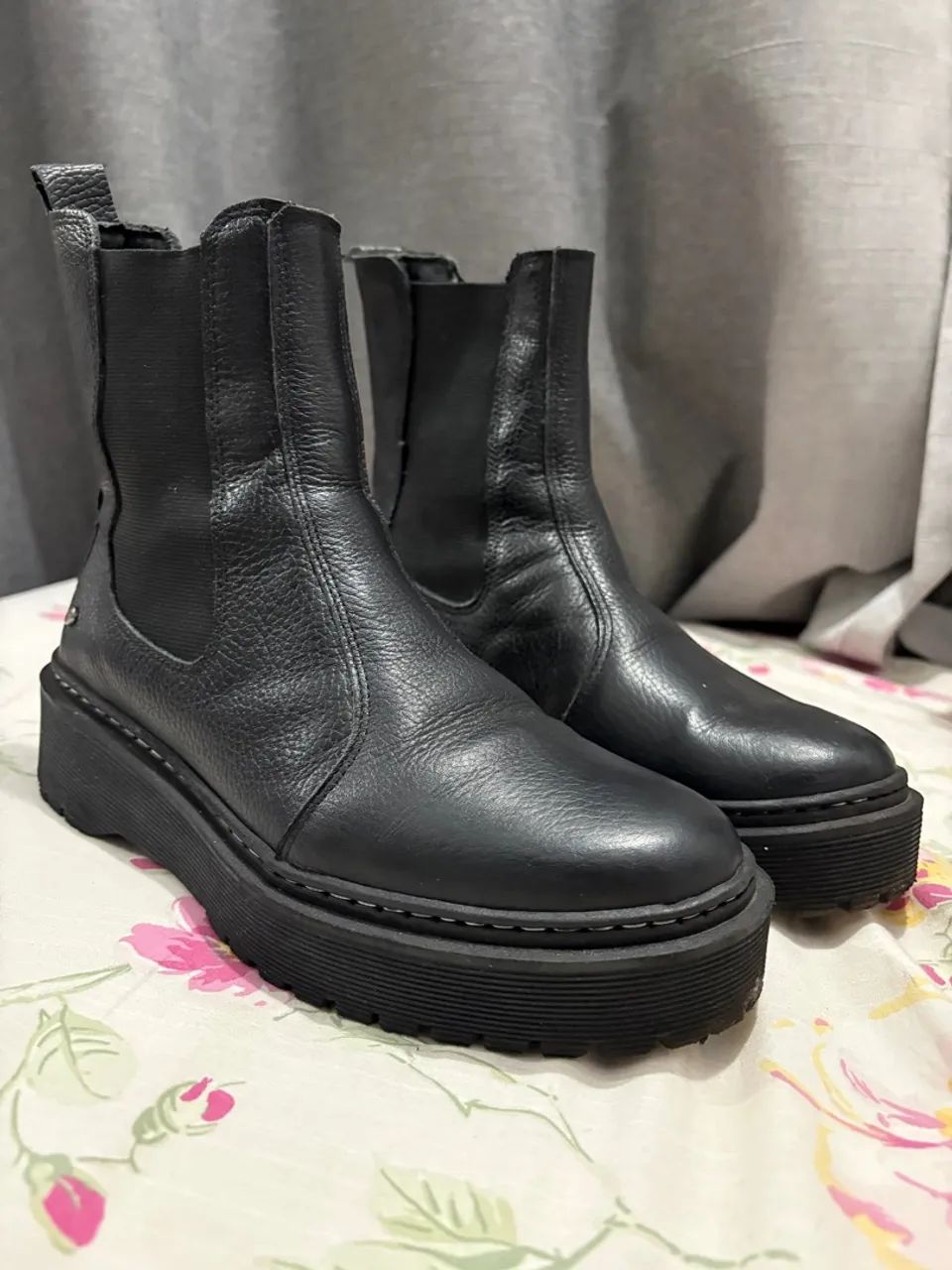 Coturno preto tamanho 36