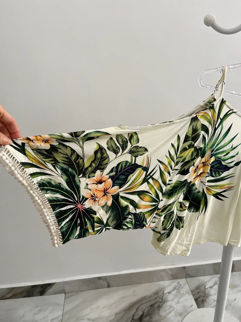 Blusa estampado ombro de fora - Farm - Foto 3