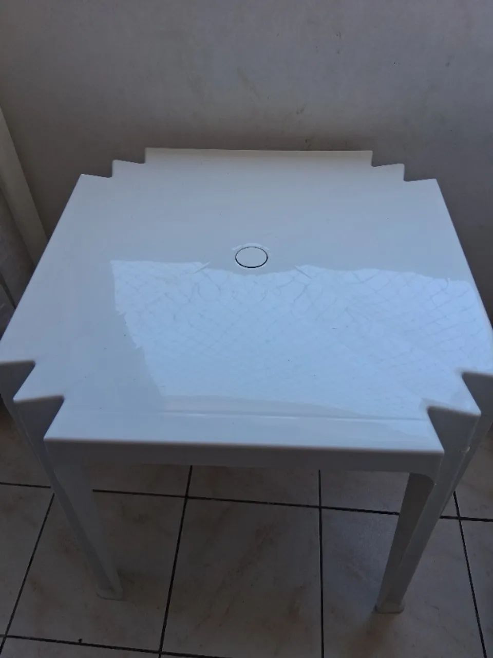 Mesa e cadeiras de plástico 