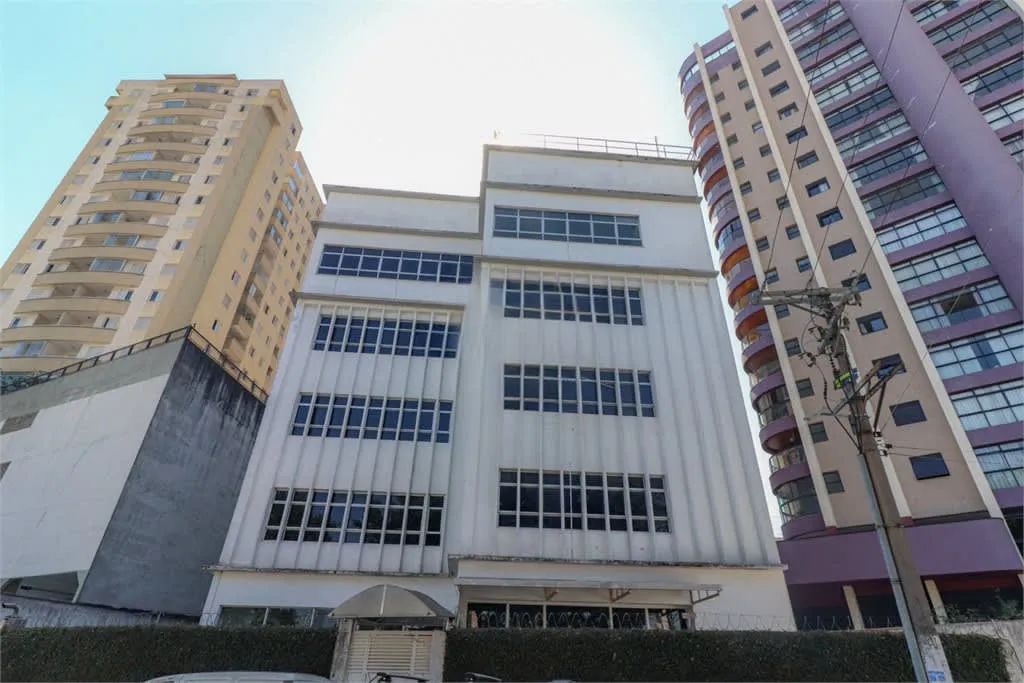 Prédio comercial na Rua Reims, 118  2700 m²