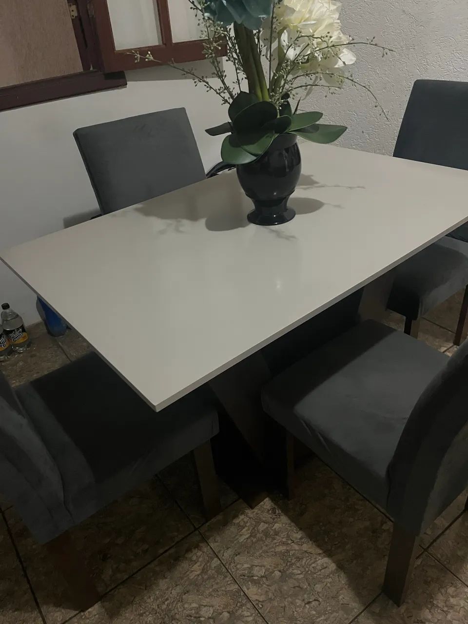 Vendo jogo de mesa com 4 cadeiras - Foto 2