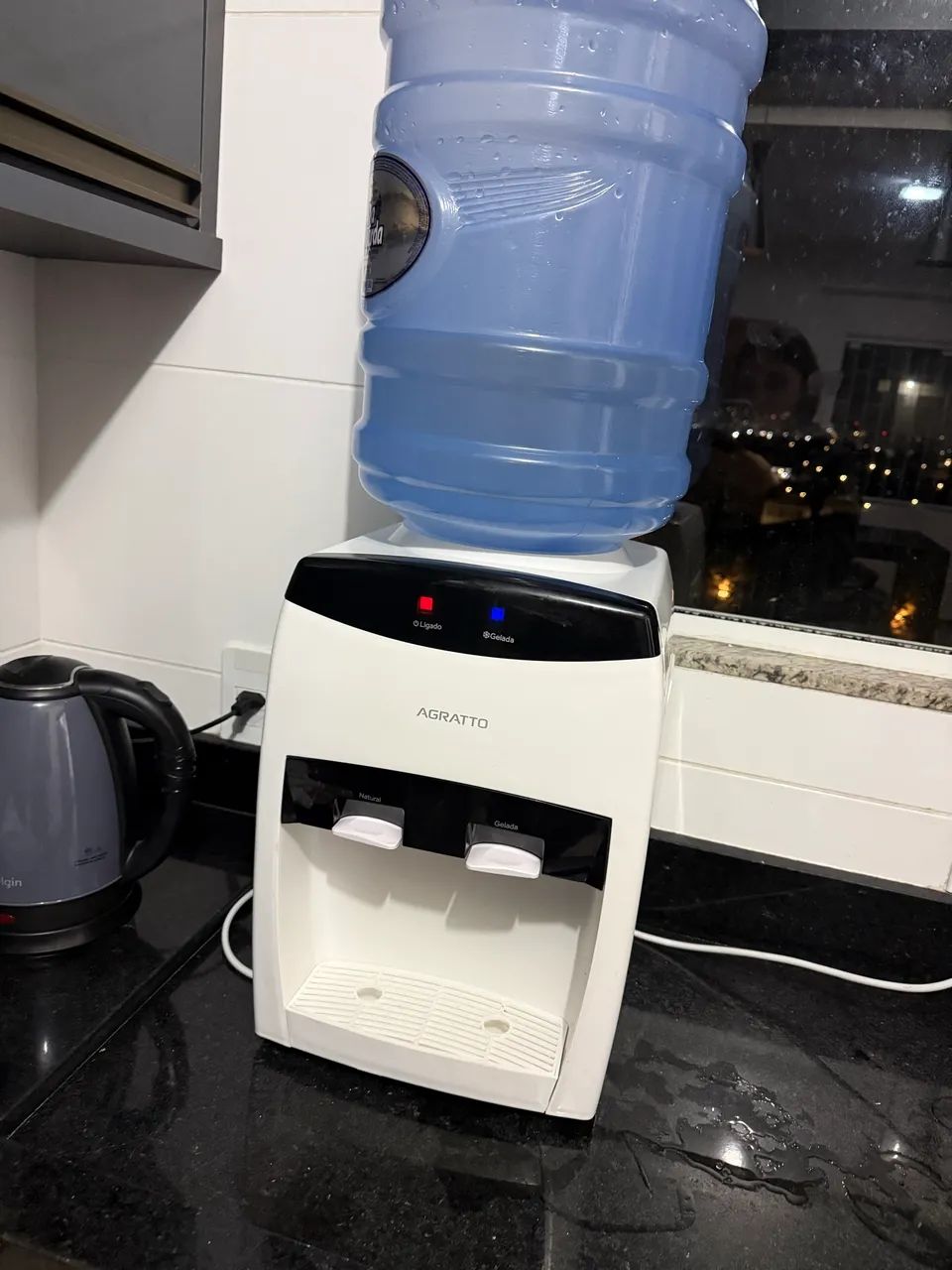 Bebedor de água gelada 