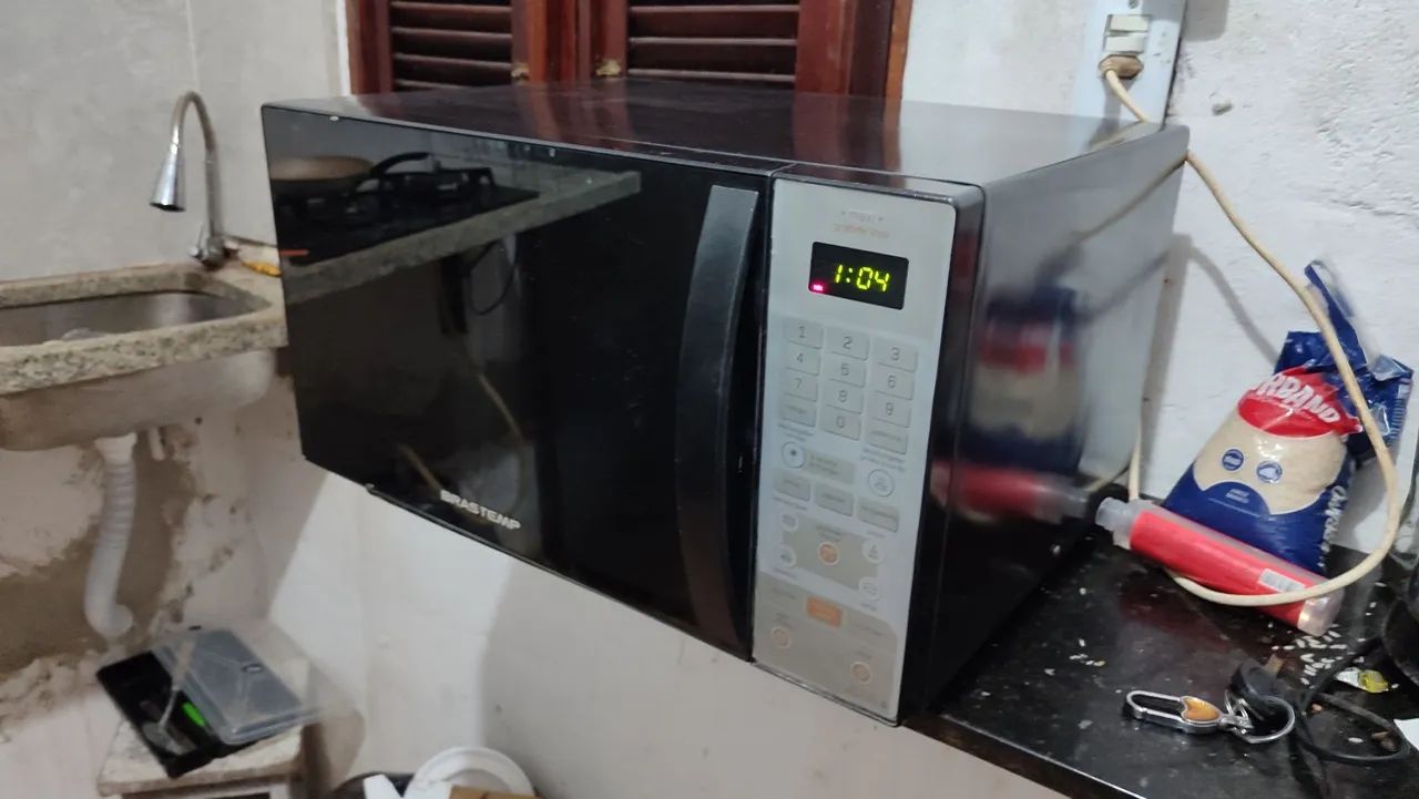 Vendo microondas Brastemp 30 l inox - Foto 3