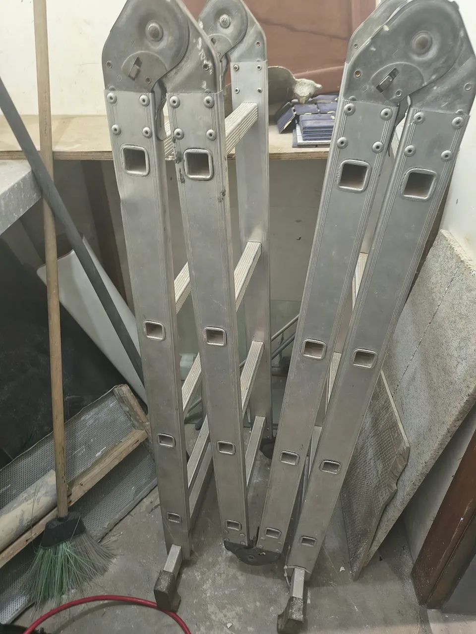 Escada articulada 
