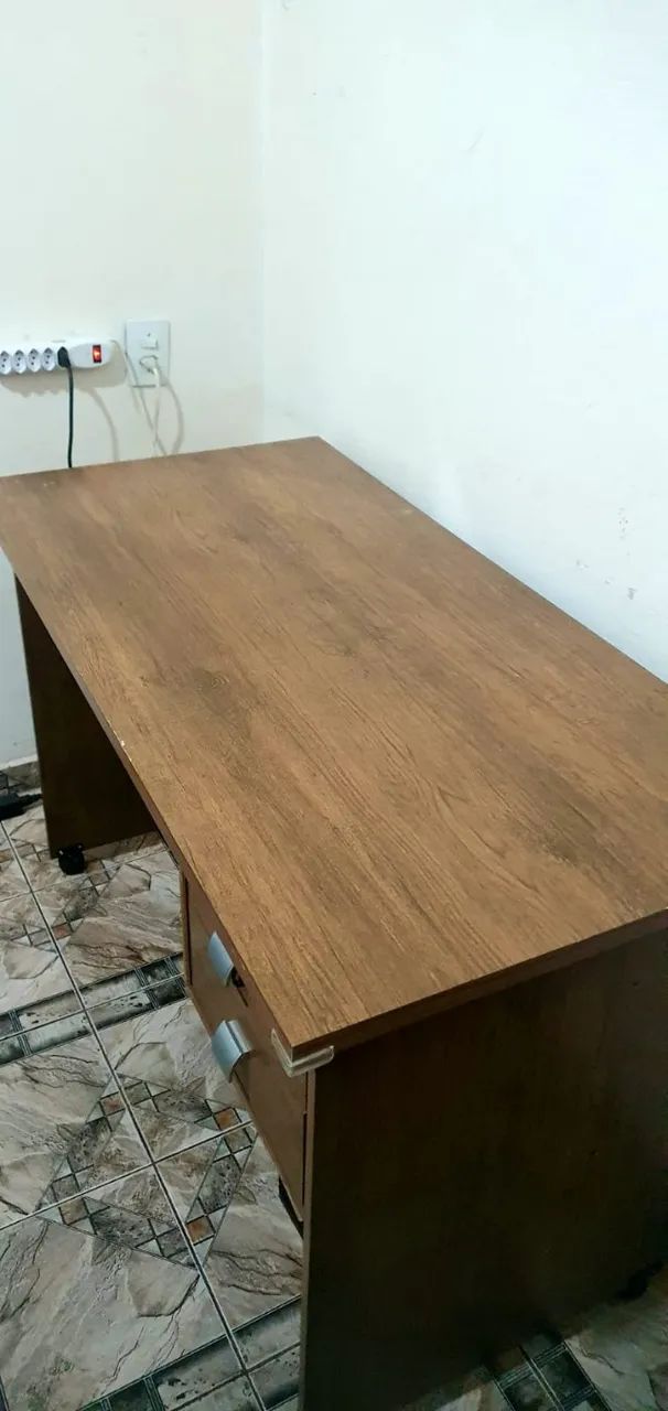 Mesa de escritória 2 gavetas e rodinhas - Foto 2