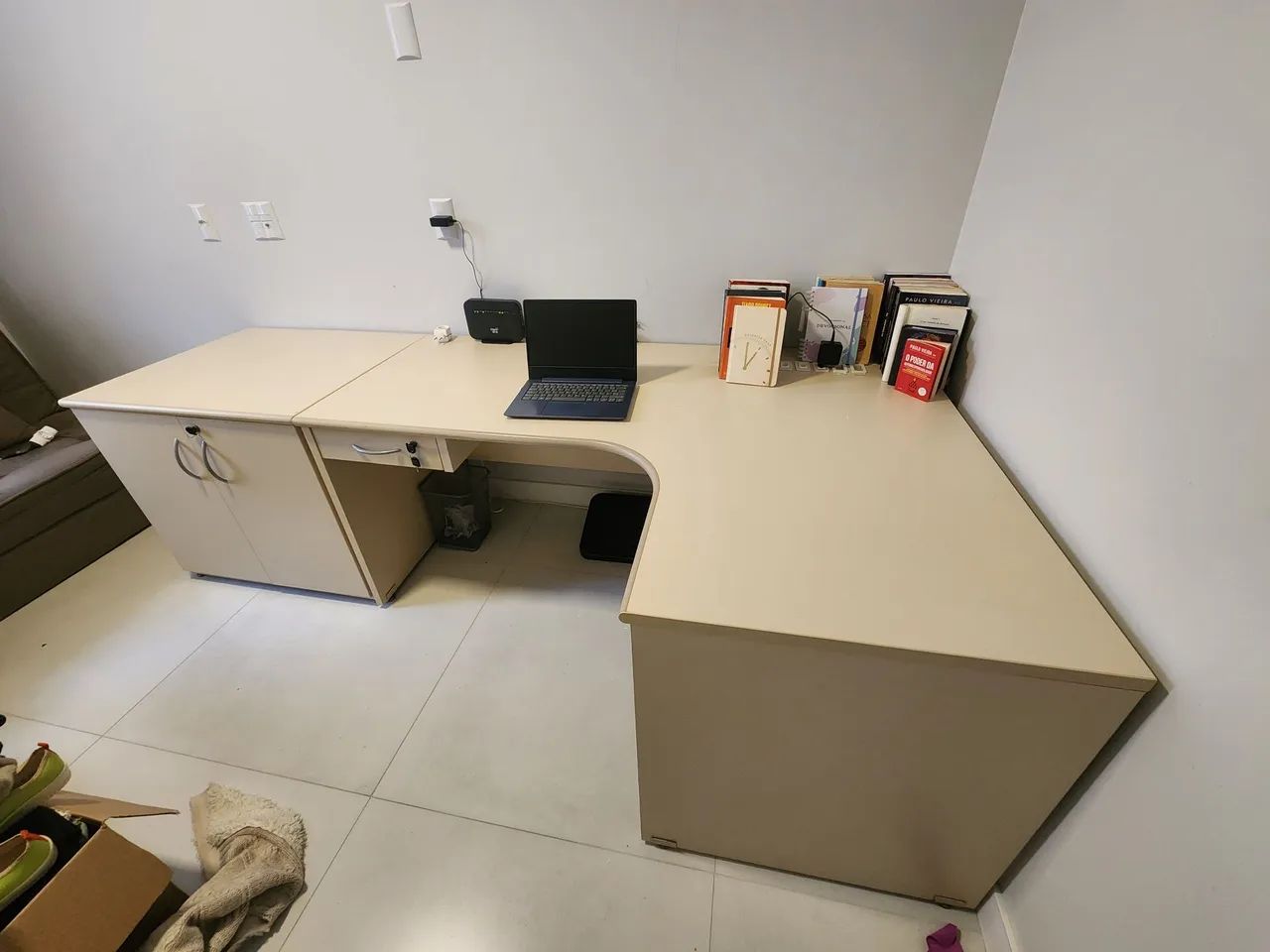 Conjunto Mesa Escritório + Armário 