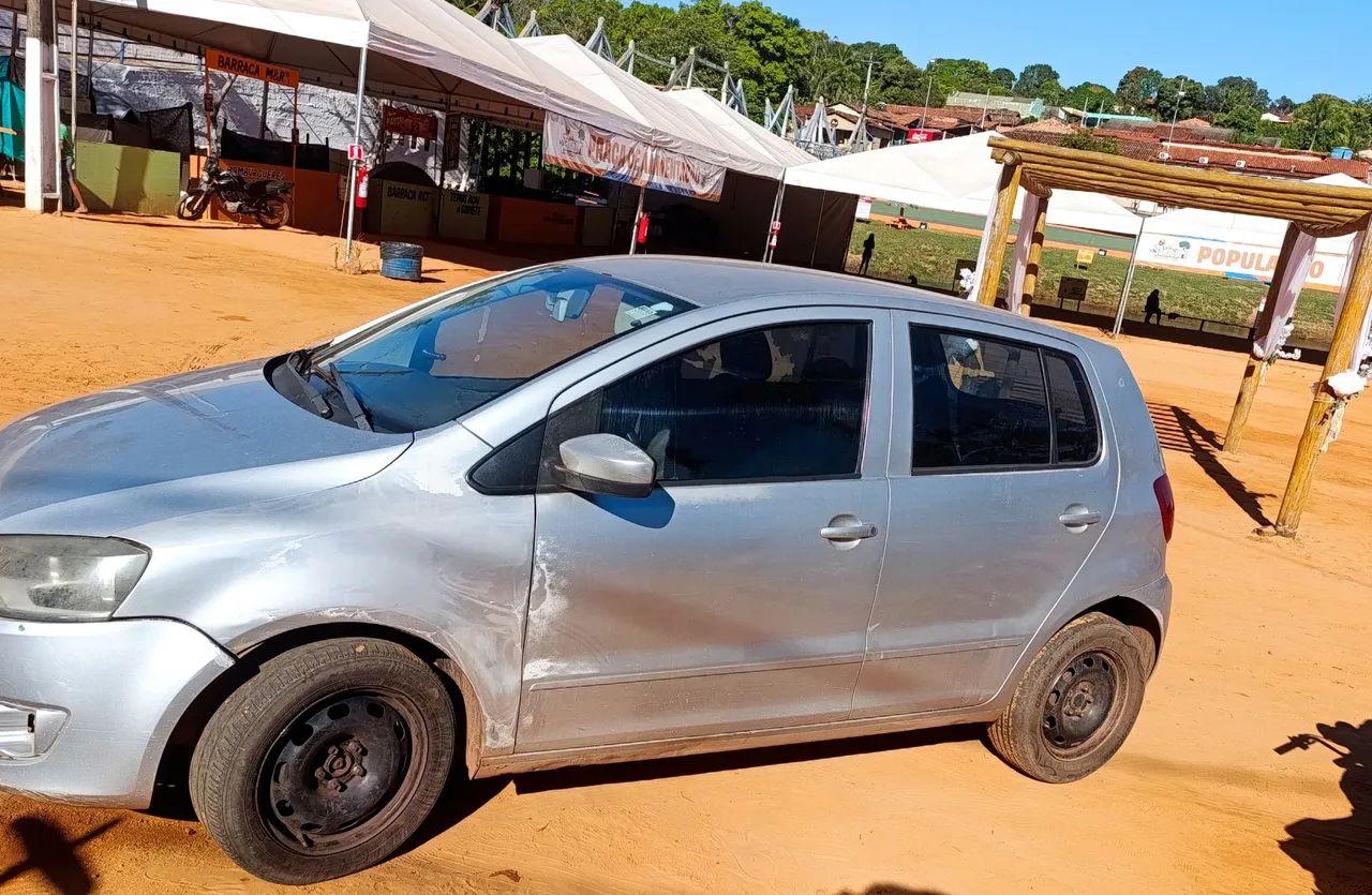 Volkswagen Fox 1.0 MI Total Flex 8V 5P 2011 - Foto 2