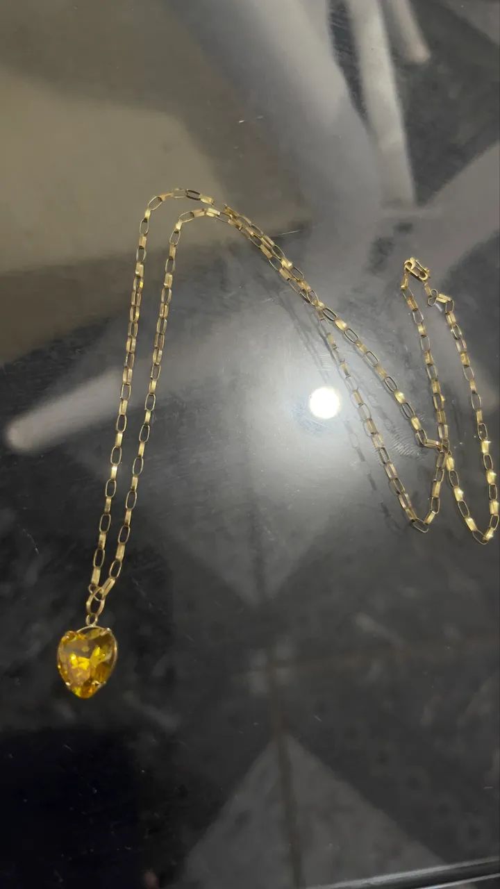 Cordão de ouro com pingente 