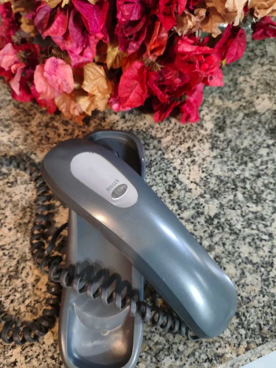 2 Telefones tipo gôndola ( CINZA CHUMBO da atual INTELBRAS + 1 BRANCO) - Foto 2