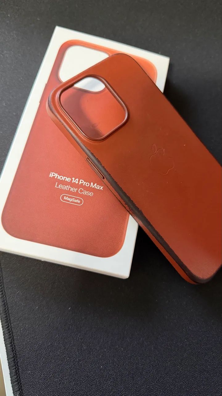 Capa Apple iPhone 14 Pro Max couro marrom - Foto 2