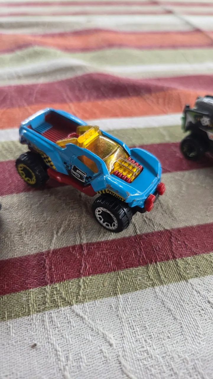 Kit 5 Carrinhos Hot Wheels - Foto 3