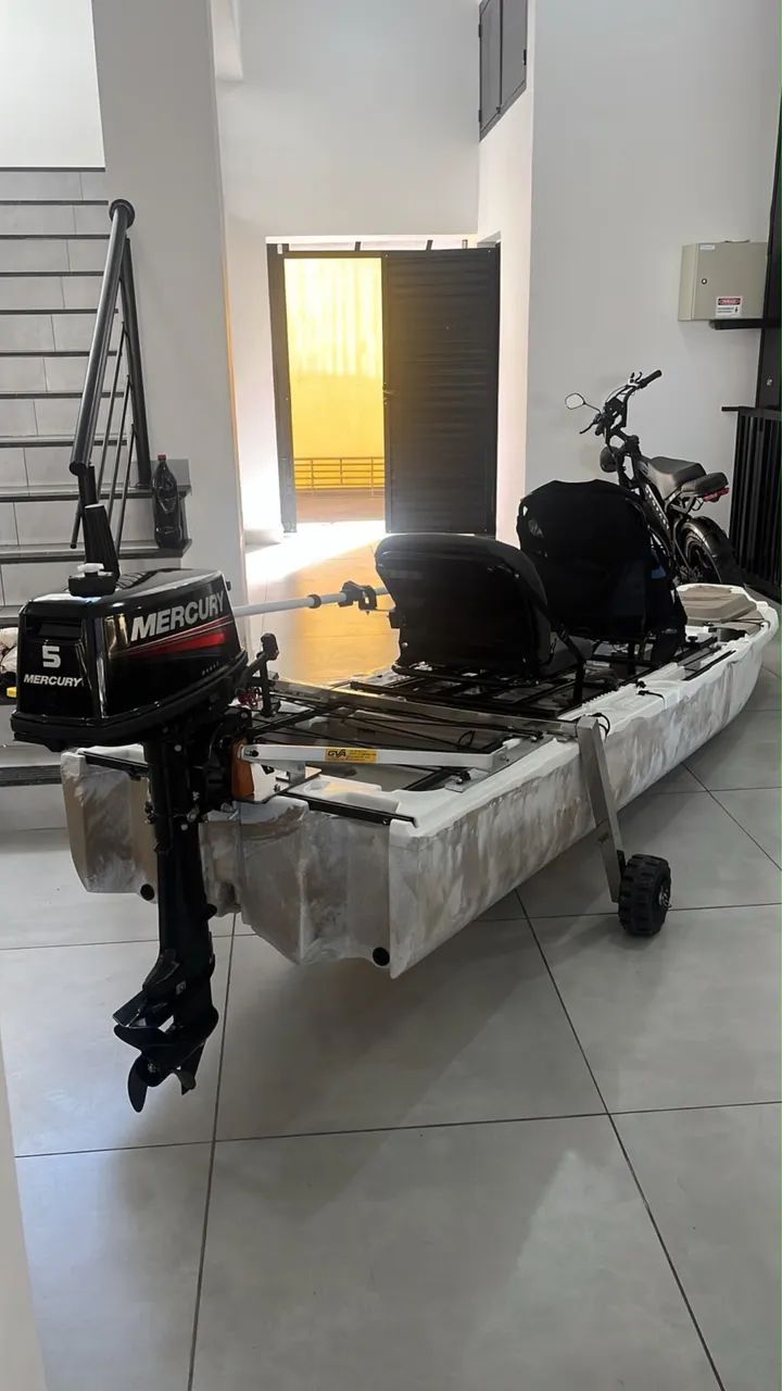Caiaque Ark1290 com Motor Mercury 5HP