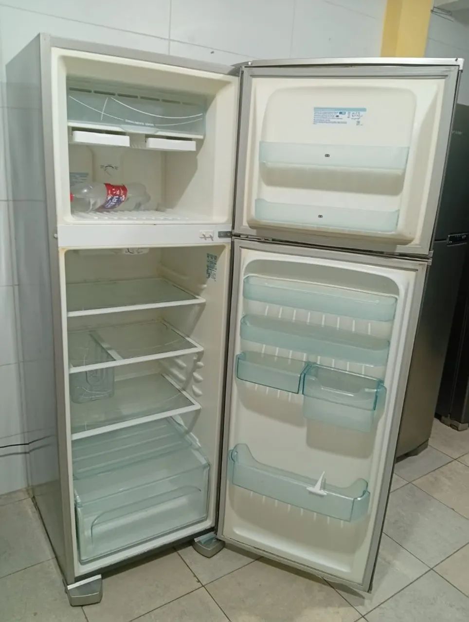 Geladeira Eletrolux grafiite duplex fros free  - Foto 4