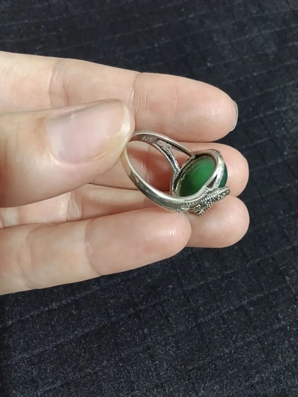 Anel em prata 925 com marcassitas e pedra verde central - Foto 3