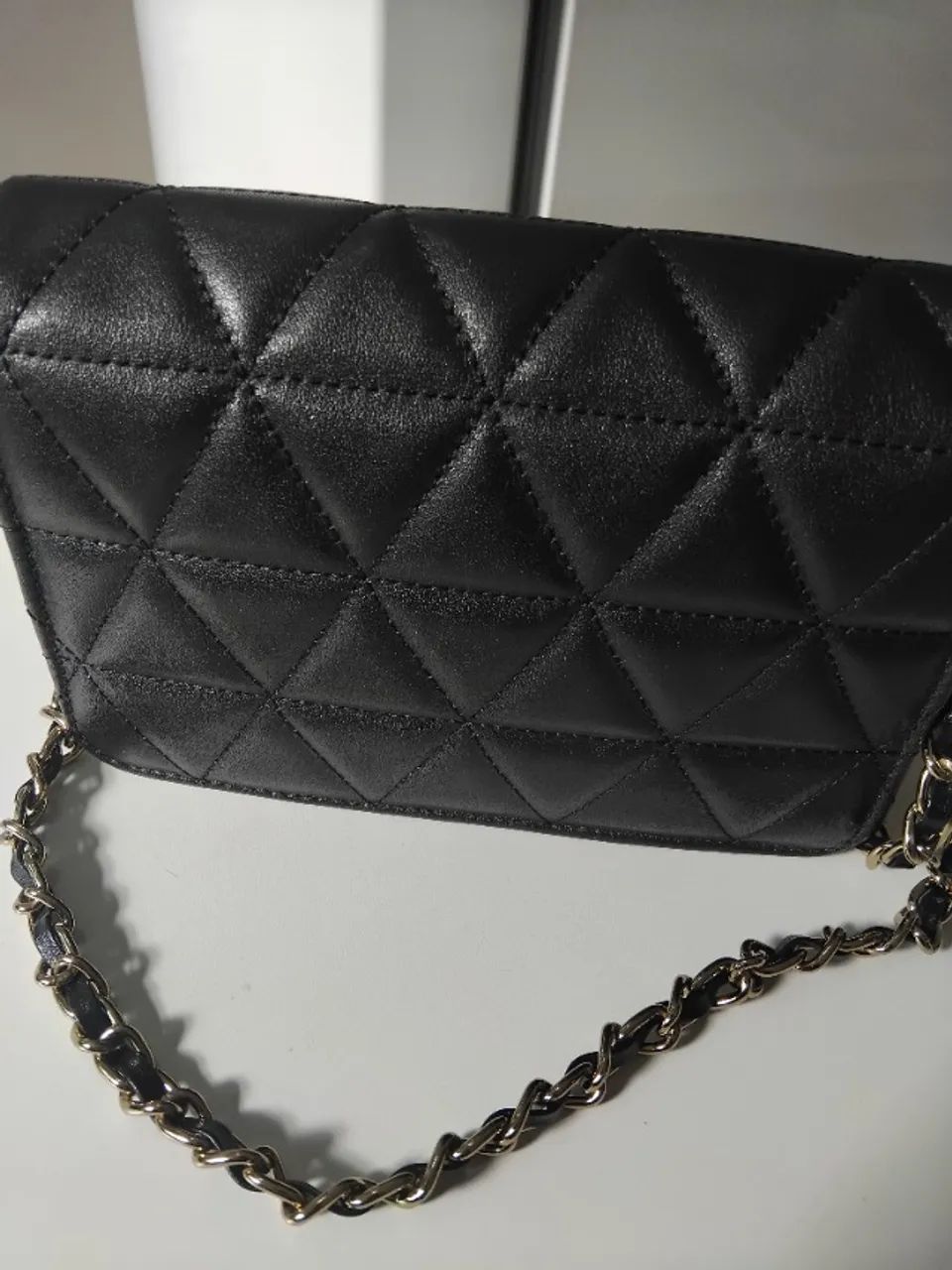 Bolsa 944 pequena Schutz couro preta - Foto 4