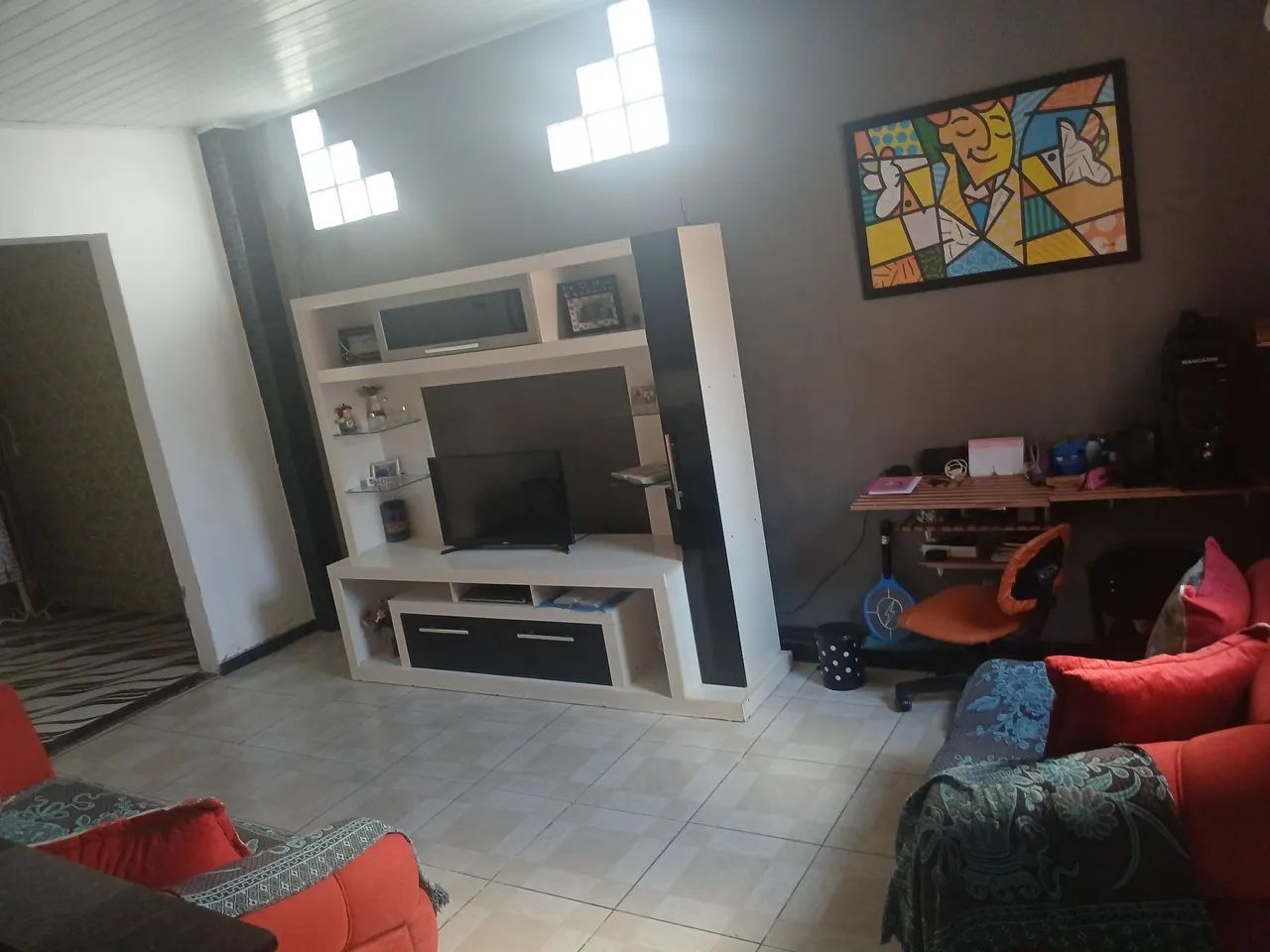 Jogo de Sala  Estante e 02 Sofás  de 2 e 3 Lugares com Almofadões Soltos - Foto 4