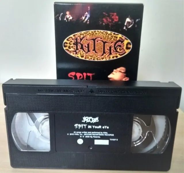 VHS Kittie - Spit in your eye (live and backstages) - Foto 3