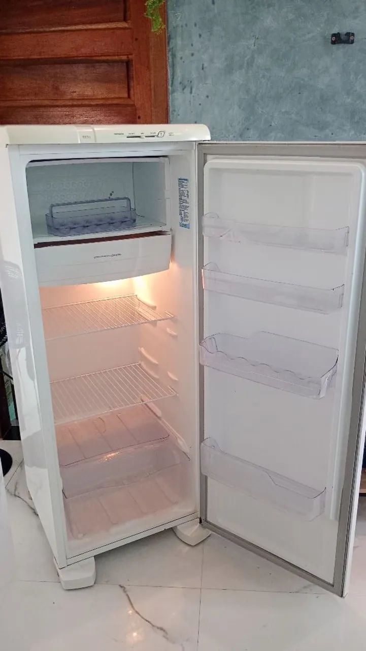 Geladeira Electrolux degelo seco 320 litros  - Foto 2