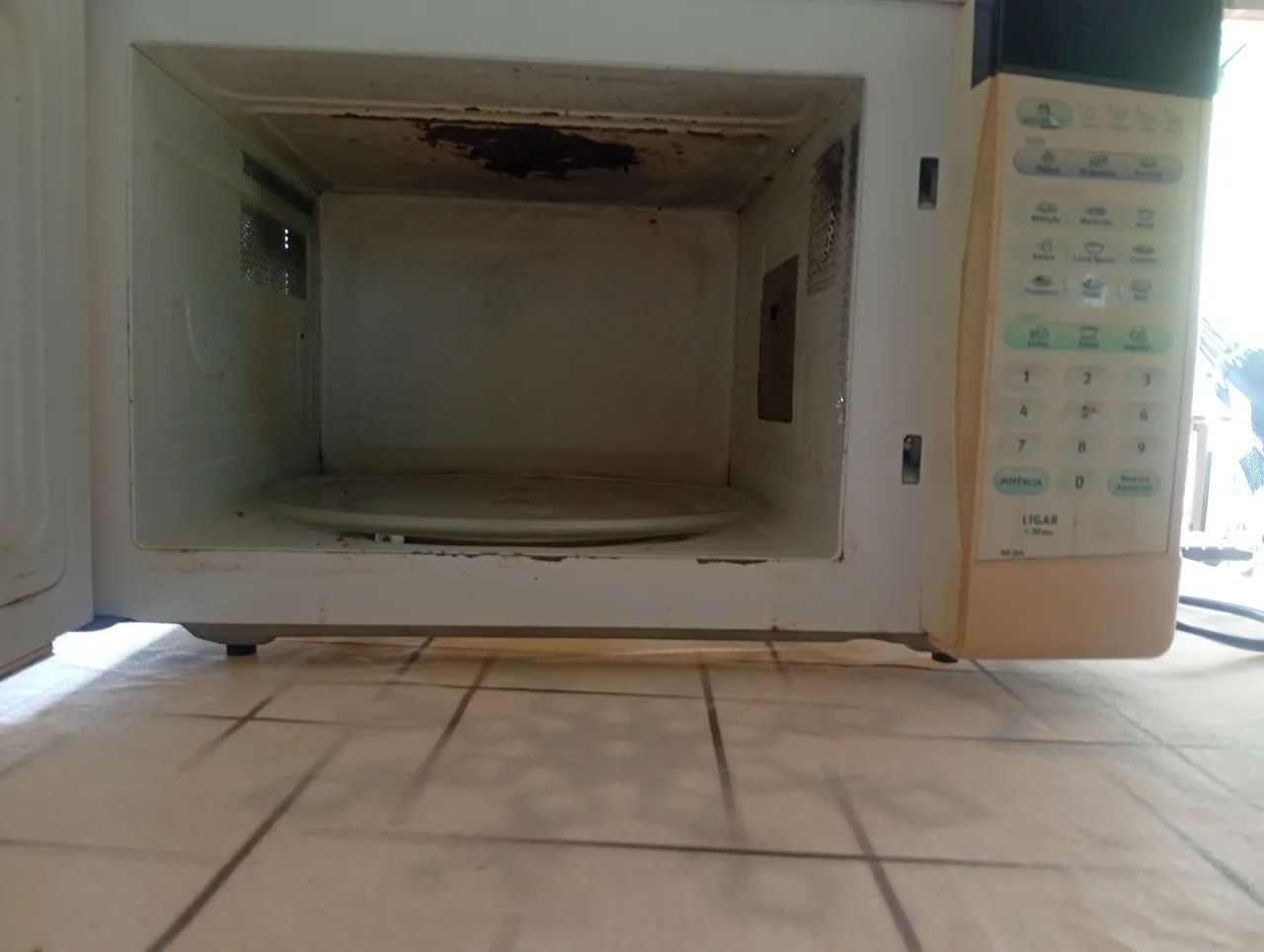 Microondas Eletrolux 28 litros - Foto 4