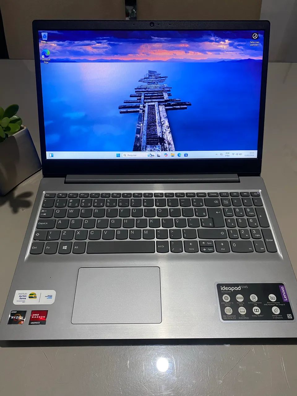 ノートPC Ryzen5 3500 SSD メモリ12GB Windows11 Lenovo Ryzen 5 3500U | 8GB RAM | SSD 256GB | Radeon Vega 8 2GB