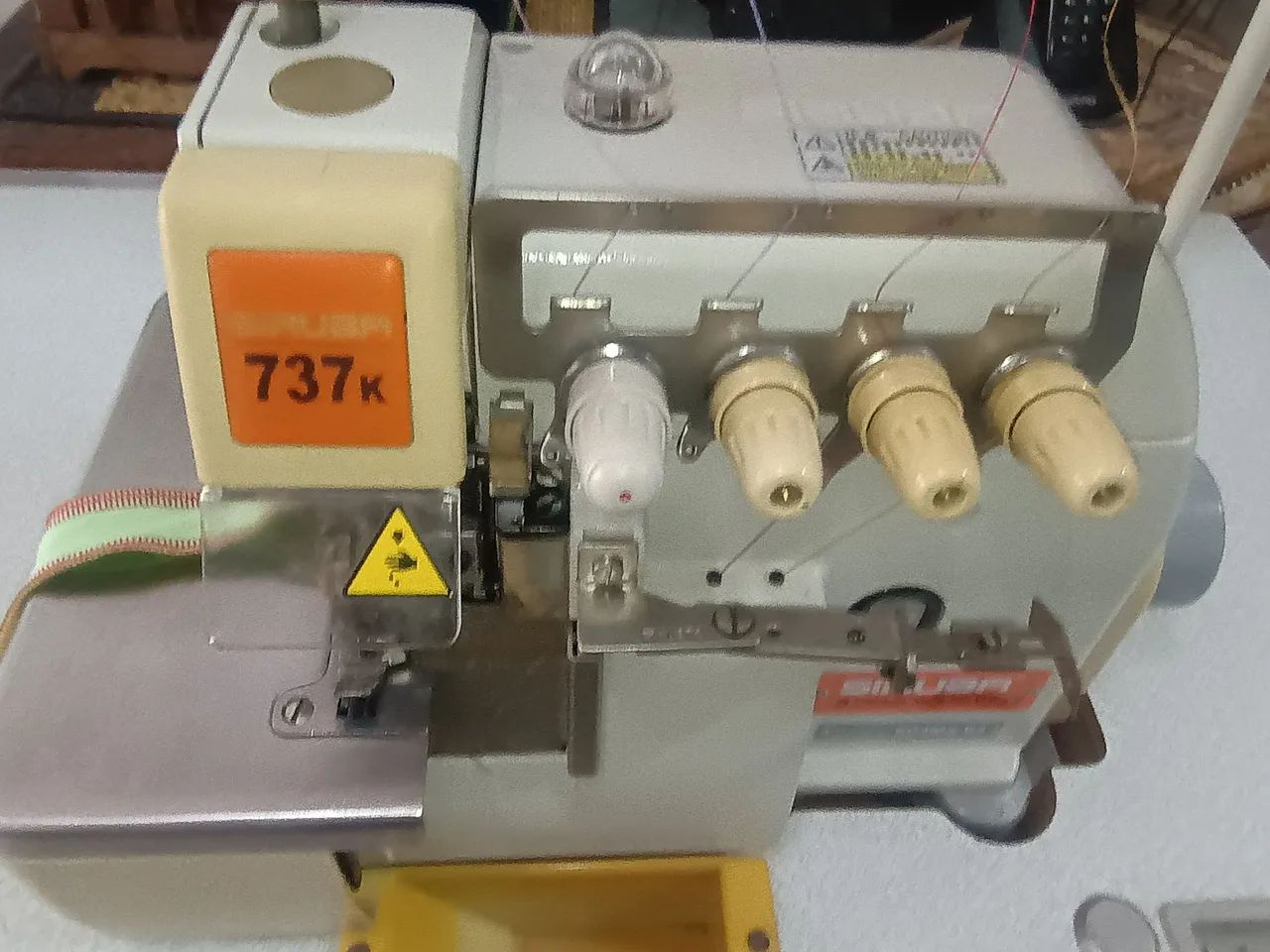 Máquina overlock  - Foto 4