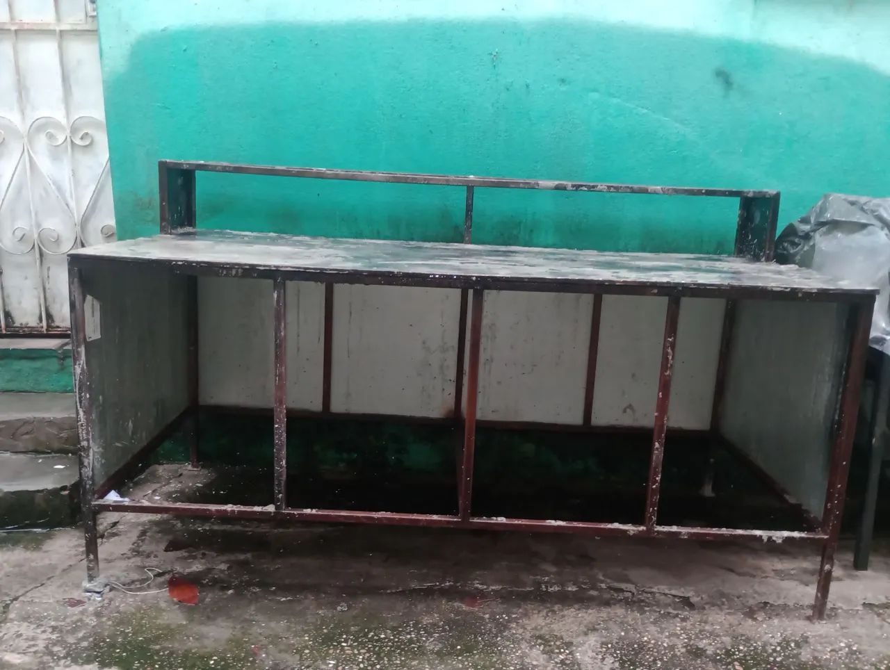 Balcão de Metalon Chapeado valor 200 reais interessado chamar no WhatsApp * .