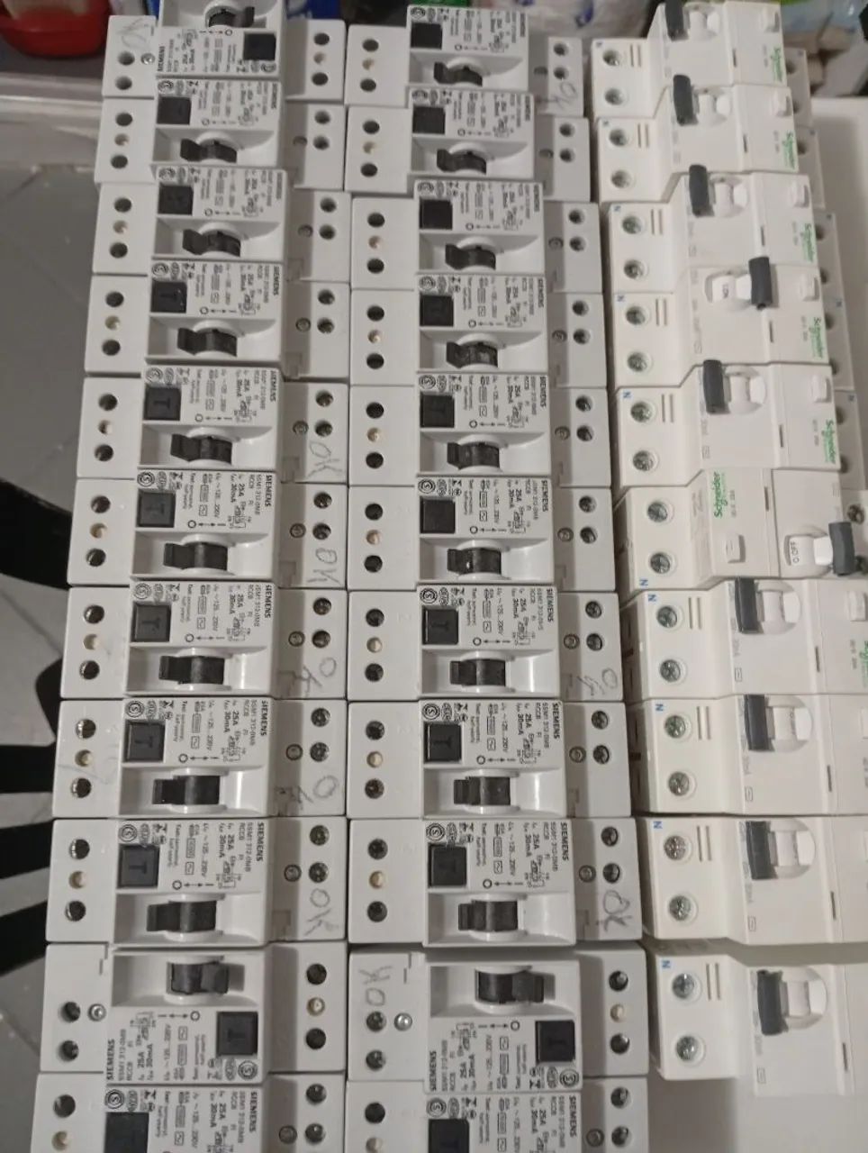 Materiais Elétricos 64985877560323120